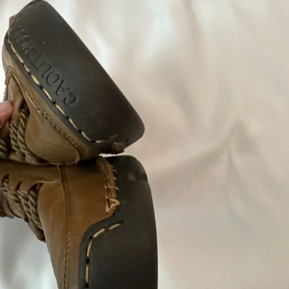Men's Brown Leather Chukka Boots - Classic Lace-Up Style